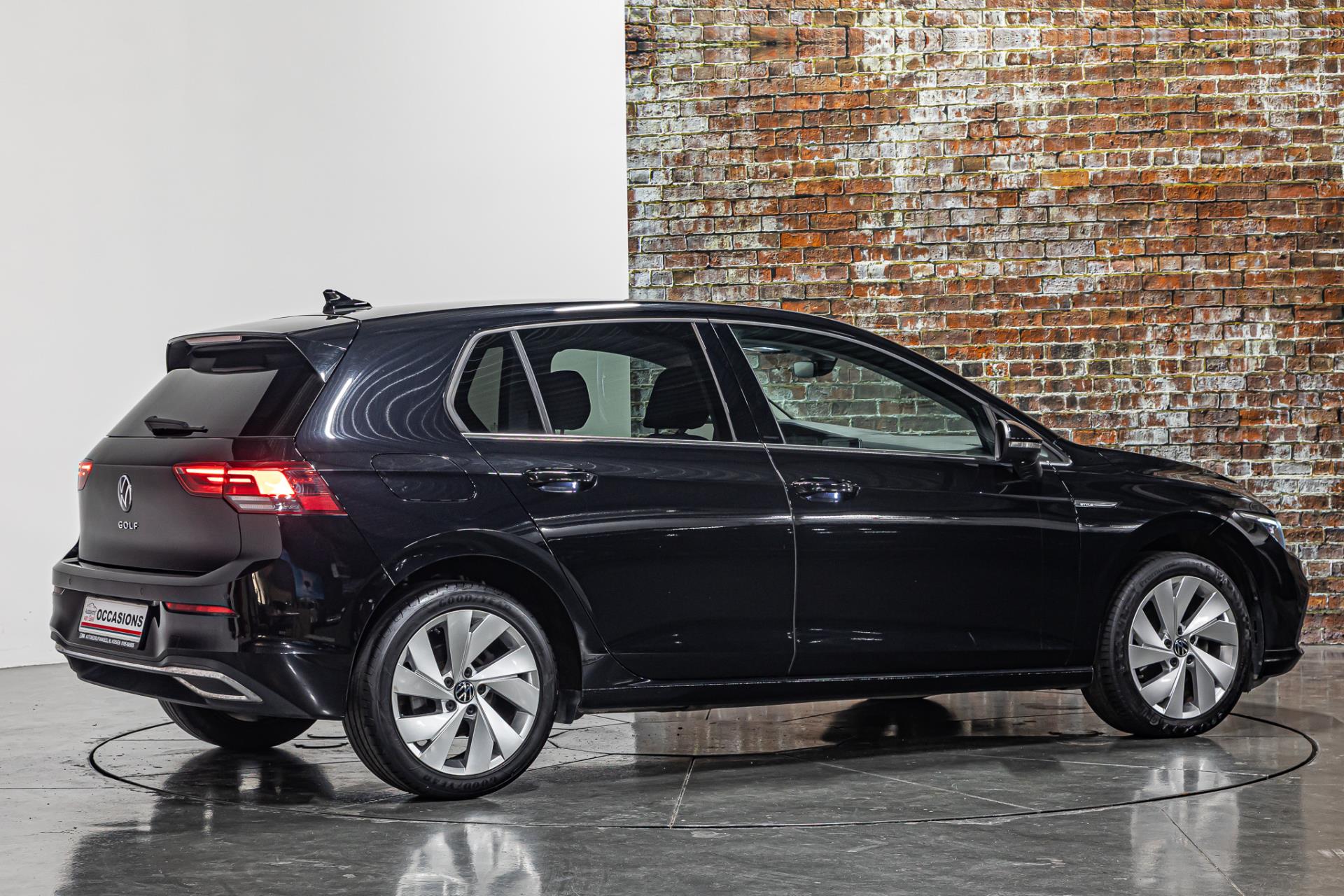 Volkswagen Golf 1.5 TSI R-Line I Stoelen met memory I Stoelverwarming I Rijklaarprijs 44499459-14.jpg | Autobedrijf van Geel