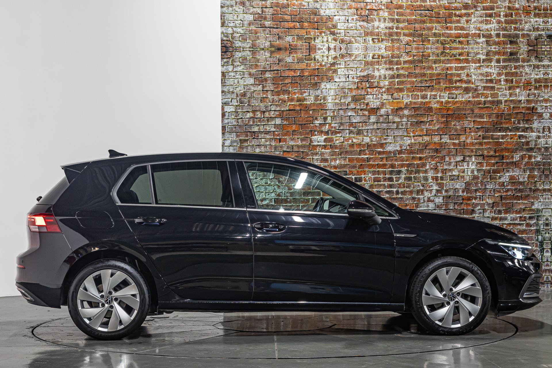 Volkswagen Golf 1.5 TSI R-Line I Stoelen met memory I Stoelverwarming I Rijklaarprijs 44499459-16.jpg | Autobedrijf van Geel