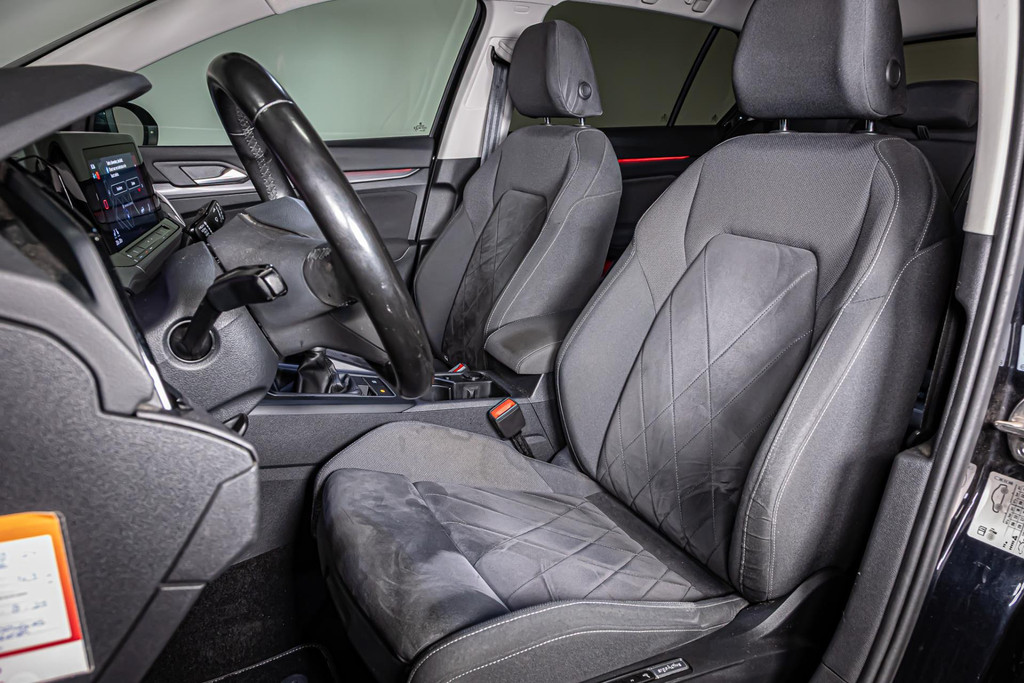 Volkswagen Golf 1.5 TSI R-Line I Stoelen met memory I Stoelverwarming I Rijklaarprijs 44499459-19.jpg | Autobedrijf van Geel
