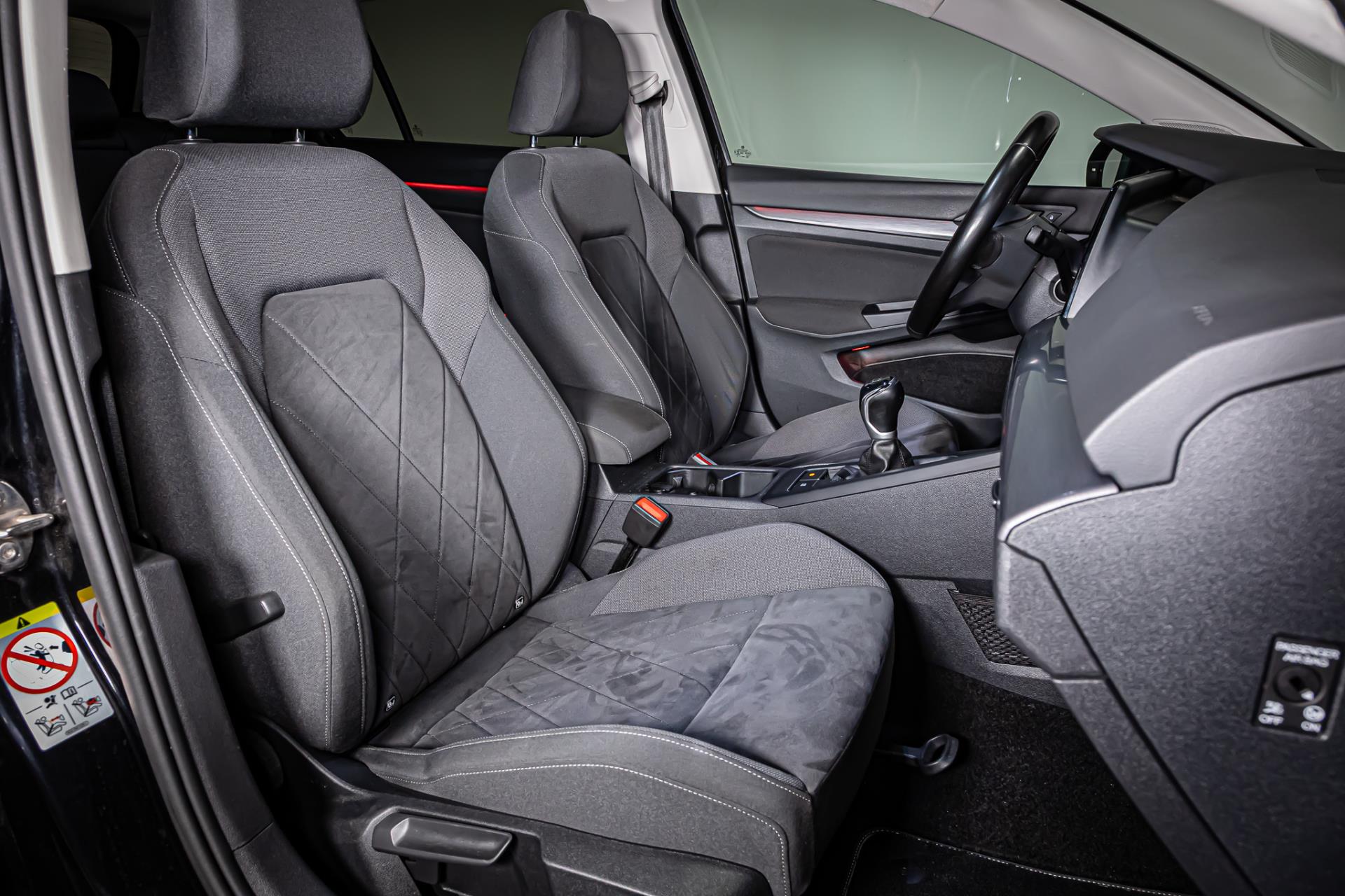 Volkswagen Golf 1.5 TSI R-Line I Stoelen met memory I Stoelverwarming I Rijklaarprijs 44499459-2.jpg | Autobedrijf van Geel