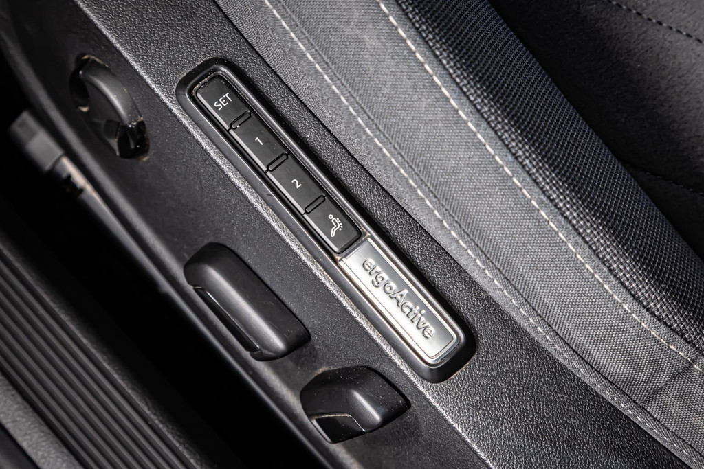 Volkswagen Golf 1.5 TSI R-Line I Stoelen met memory I Stoelverwarming I Rijklaarprijs 44499459-20.jpg | Autobedrijf van Geel