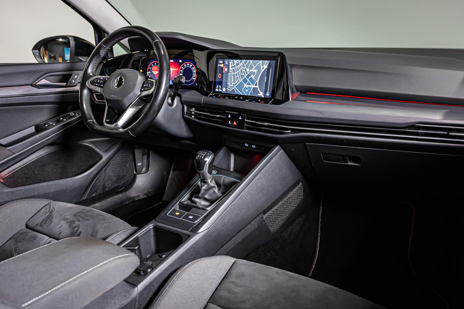 Volkswagen Golf 1.5 TSI R-Line I Stoelen met memory I Stoelverwarming I Rijklaarprijs 44499459-3.jpg | Autobedrijf van Geel