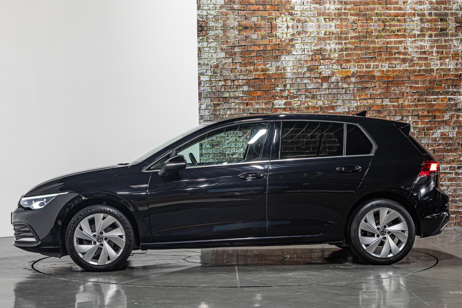 Volkswagen Golf 1.5 TSI R-Line I Stoelen met memory I Stoelverwarming I Rijklaarprijs 44499459-9.jpg | Autobedrijf van Geel