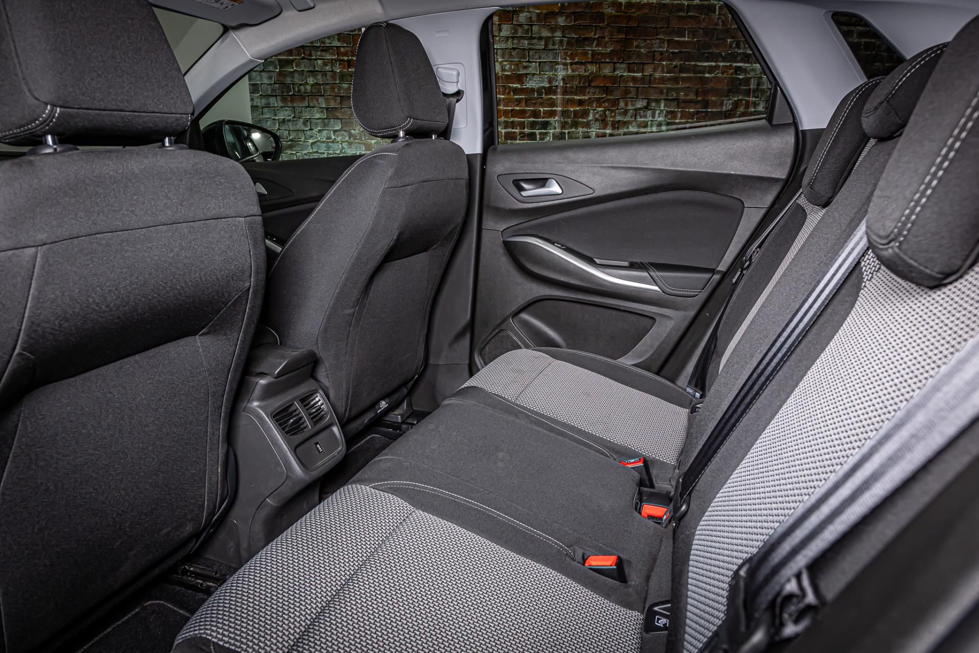 Opel Grandland X 1.2 Turbo Edition I Automaat I Apple carplay I 45099494-21.jpg | Autobedrijf van Geel