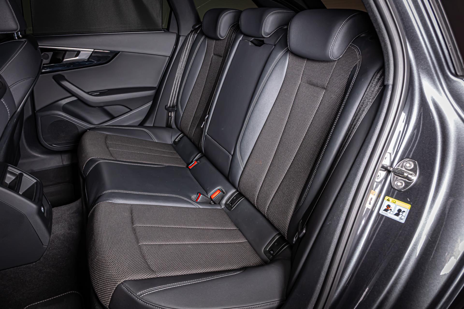 Audi A4 Avant 35 TFSI S Line I Elektrisch uitklapbare trekhaak I Automaat 47176537-20.jpg | Autobedrijf van Geel