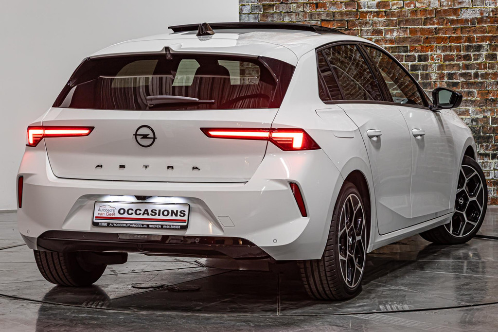 Opel Astra 1.2 Elegance I Elektrisch schuif/kantel dak I Rondom camera I Stuur&stoel verwarming 47210807-1.jpg | Autobedrijf van Geel