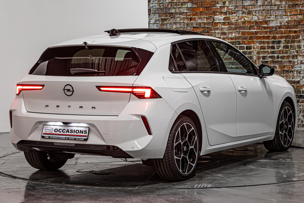 Opel Astra 1.2 Elegance I Elektrisch schuif/kantel dak I Rondom camera I Stuur&stoel verwarming 47210807-10.jpg | Autobedrijf van Geel