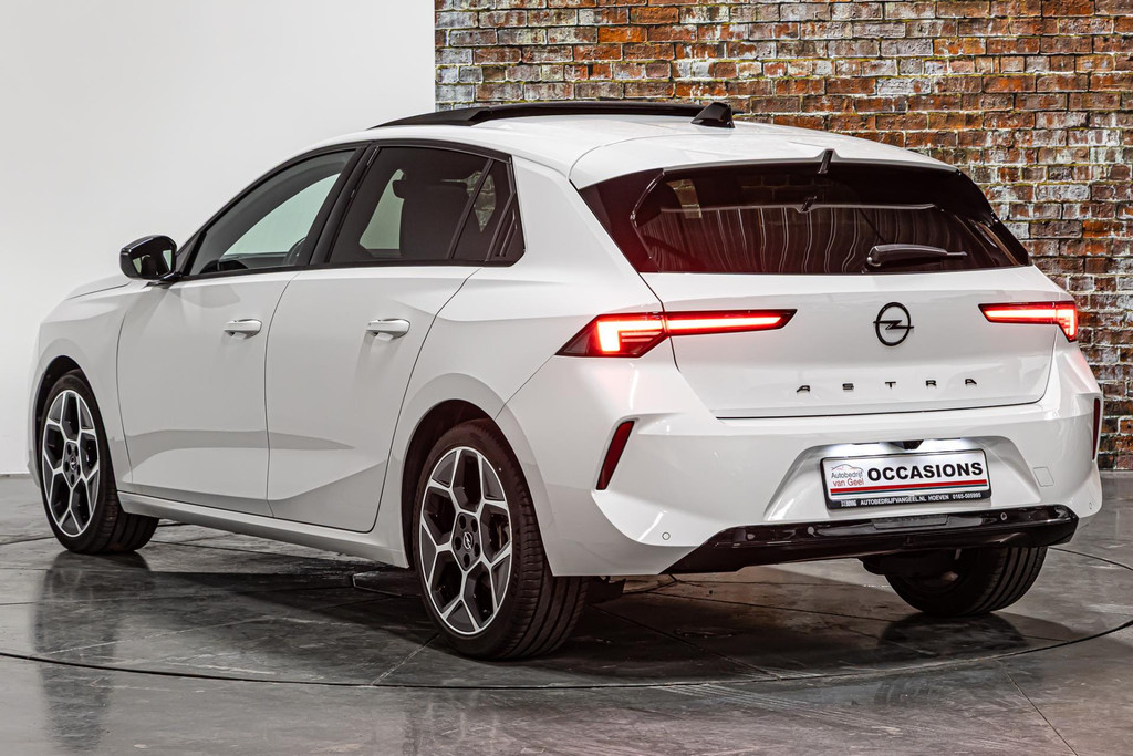 Opel Astra 1.2 Elegance I Elektrisch schuif/kantel dak I Rondom camera I Stuur&stoel verwarming 47210807-13.jpg | Autobedrijf van Geel