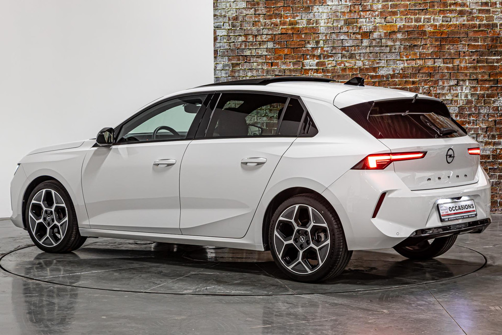 Opel Astra 1.2 Elegance I Elektrisch schuif/kantel dak I Rondom camera I Stuur&stoel verwarming 47210807-14.jpg | Autobedrijf van Geel