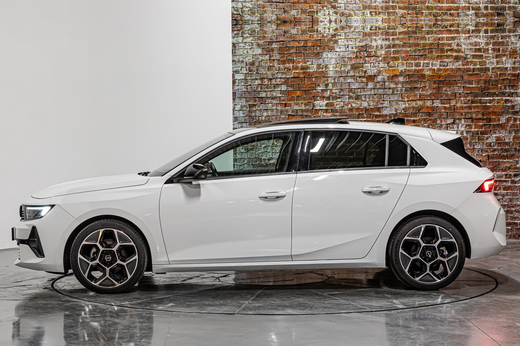 Opel Astra 1.2 Elegance I Elektrisch schuif/kantel dak I Rondom camera I Stuur&stoel verwarming 47210807-15.jpg | Autobedrijf van Geel