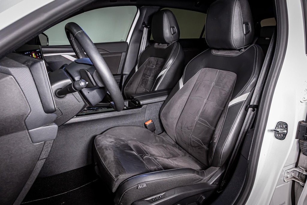 Opel Astra 1.2 Elegance I Elektrisch schuif/kantel dak I Rondom camera I Stuur&stoel verwarming 47210807-20.jpg | Autobedrijf van Geel