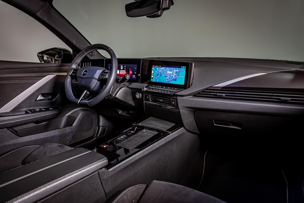 Opel Astra 1.2 Elegance I Elektrisch schuif/kantel dak I Rondom camera I Stuur&stoel verwarming 47210807-30.jpg | Autobedrijf van Geel