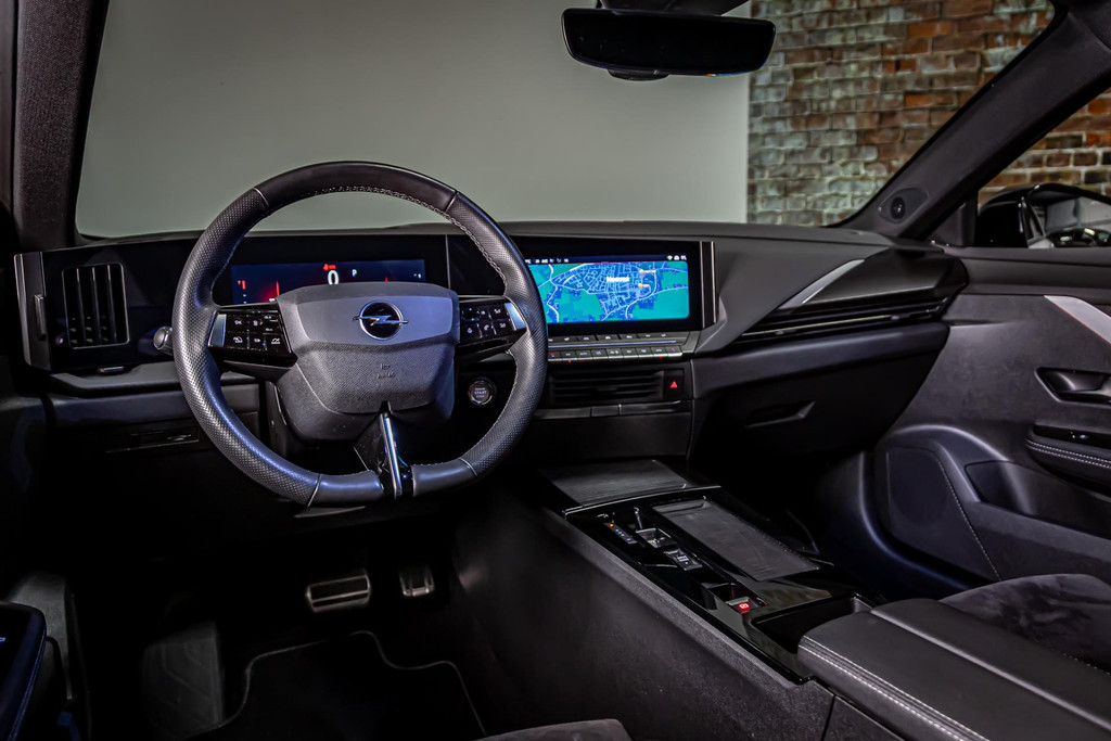 Opel Astra 1.2 Elegance I Elektrisch schuif/kantel dak I Rondom camera I Stuur&stoel verwarming 47210807-31.jpg | Autobedrijf van Geel