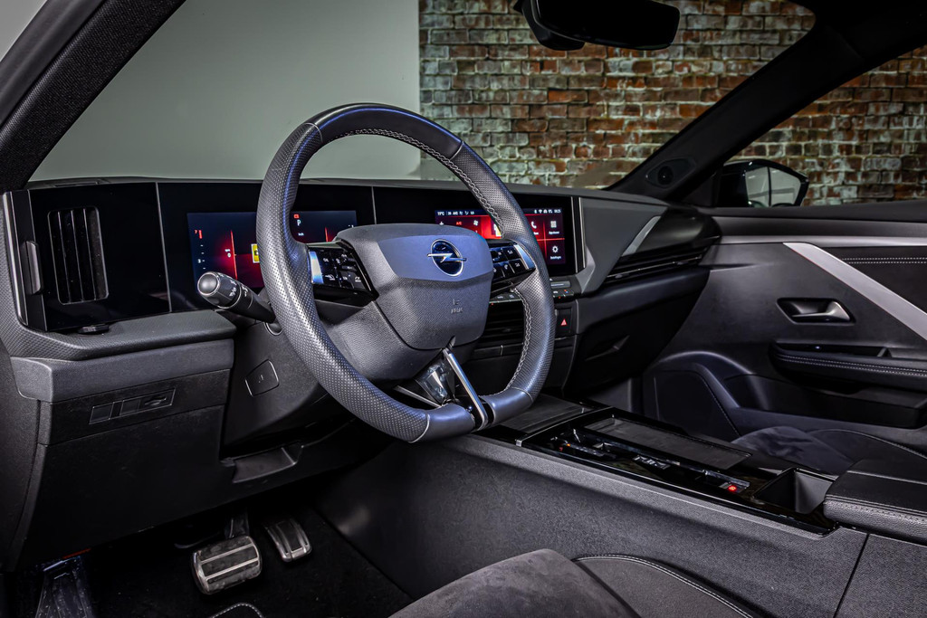 Opel Astra 1.2 Elegance I Elektrisch schuif/kantel dak I Rondom camera I Stuur&stoel verwarming 47210807-32.jpg | Autobedrijf van Geel