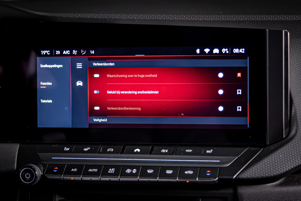 Opel Astra 1.2 Elegance I Elektrisch schuif/kantel dak I Rondom camera I Stuur&stoel verwarming 47210807-44.jpg | Autobedrijf van Geel