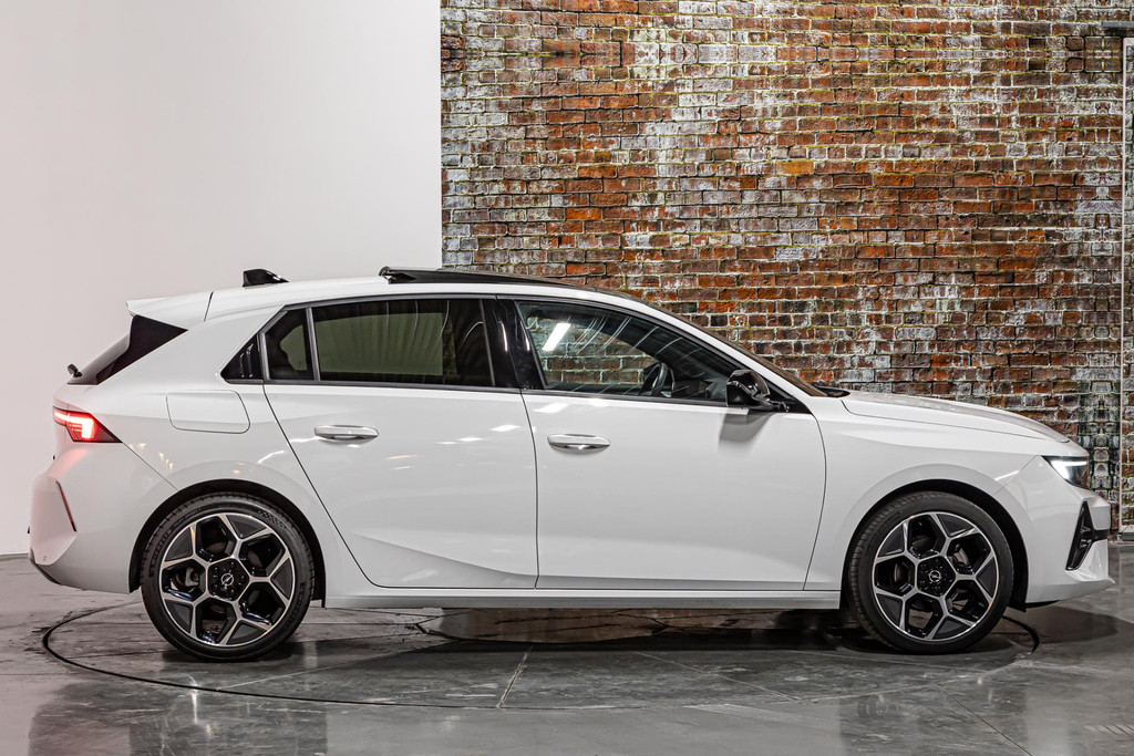 Opel Astra 1.2 Elegance I Elektrisch schuif/kantel dak I Rondom camera I Stuur&stoel verwarming 47210807-7.jpg | Autobedrijf van Geel