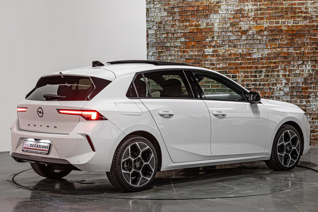 Opel Astra 1.2 Elegance I Elektrisch schuif/kantel dak I Rondom camera I Stuur&stoel verwarming 47210807-9.jpg | Autobedrijf van Geel