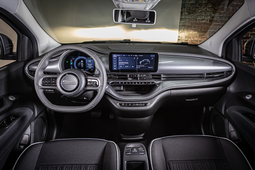 Fiat 500 E Icon Limousine 42 kWh I Apple carplay I Cruise controle 47670050-2.jpg | Autobedrijf van Geel