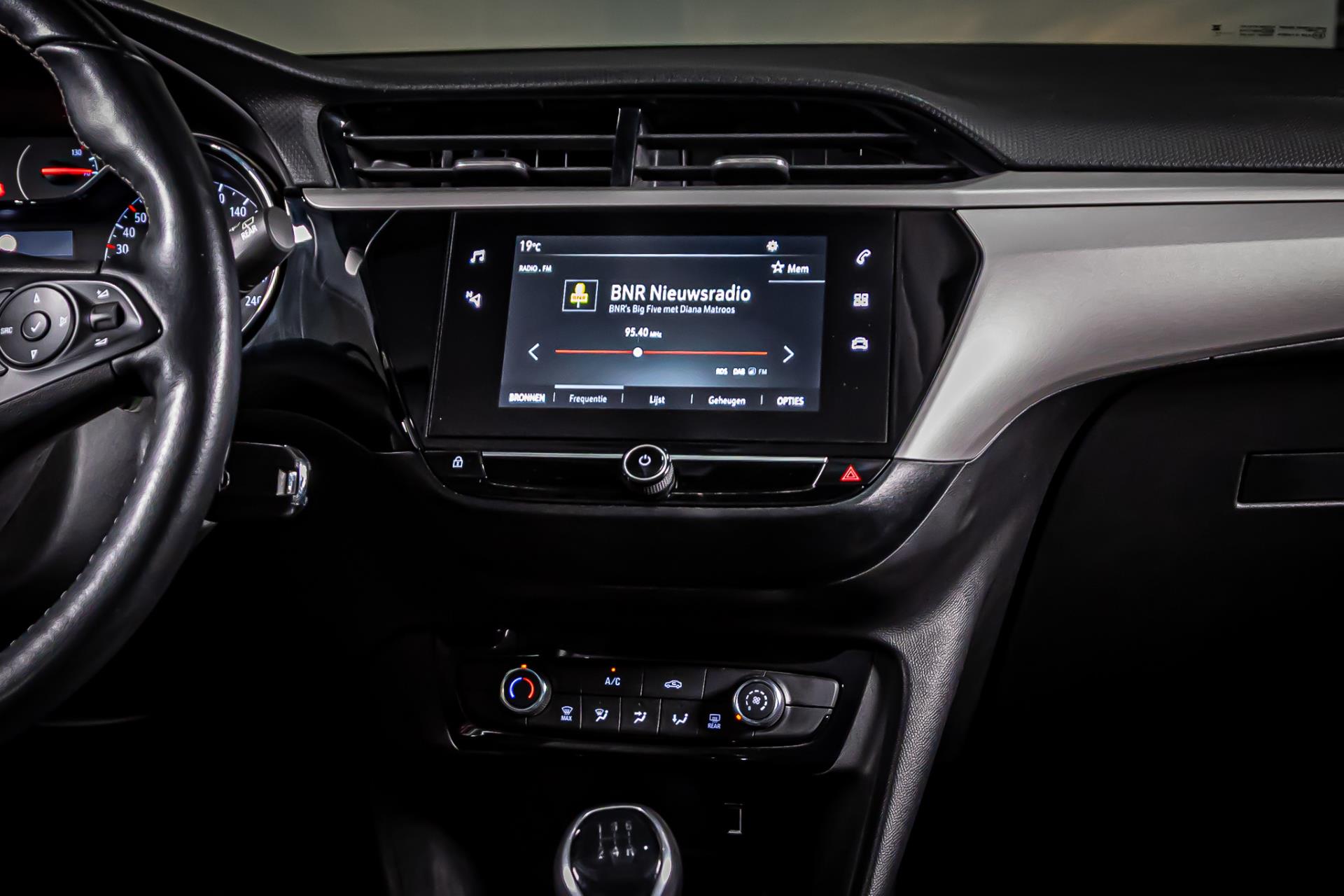 Opel Corsa 1.2 Edition I Achteruitrij camera I Stuurverwarming 48518977-29.jpg | Autobedrijf van Geel