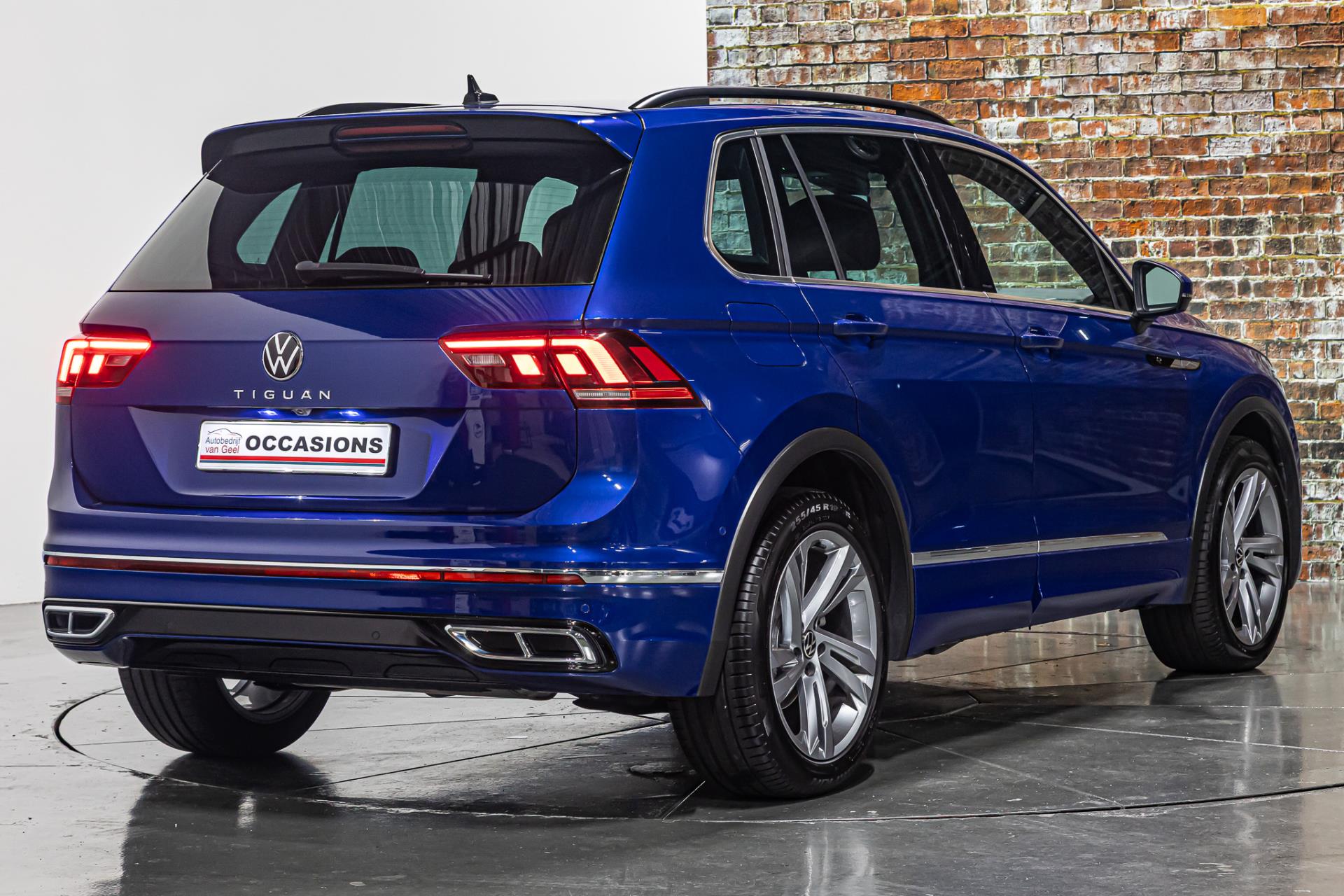 Volkswagen Tiguan 1.5 TSI R-Line I Uitklapbare trekhaak I Stuur & Stoel verwarming 48525545-11.jpg | Autobedrijf van Geel