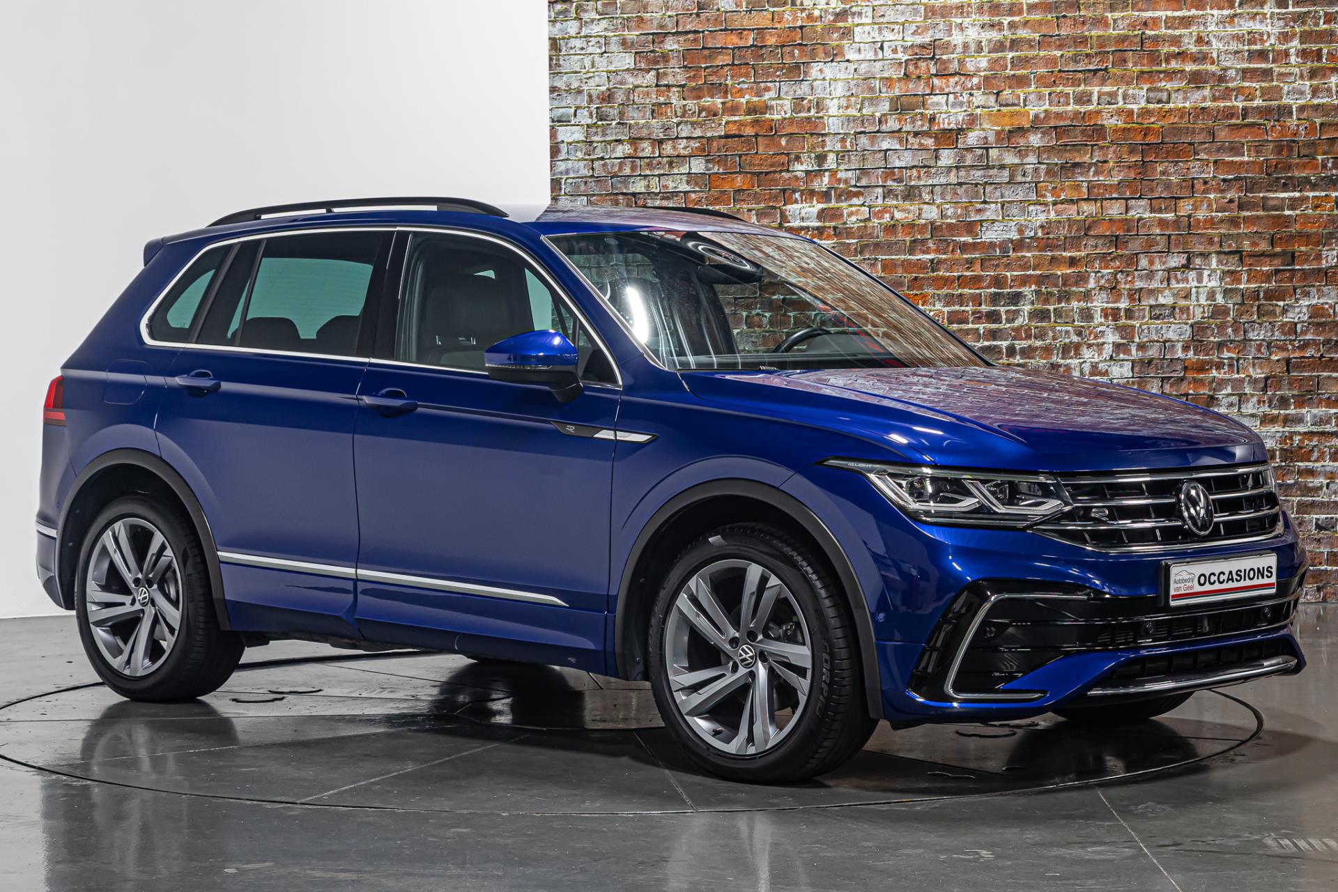 Volkswagen Tiguan 1.5 TSI R-Line I Uitklapbare trekhaak I Stuur & Stoel verwarming 48525545-15.jpg | Autobedrijf van Geel