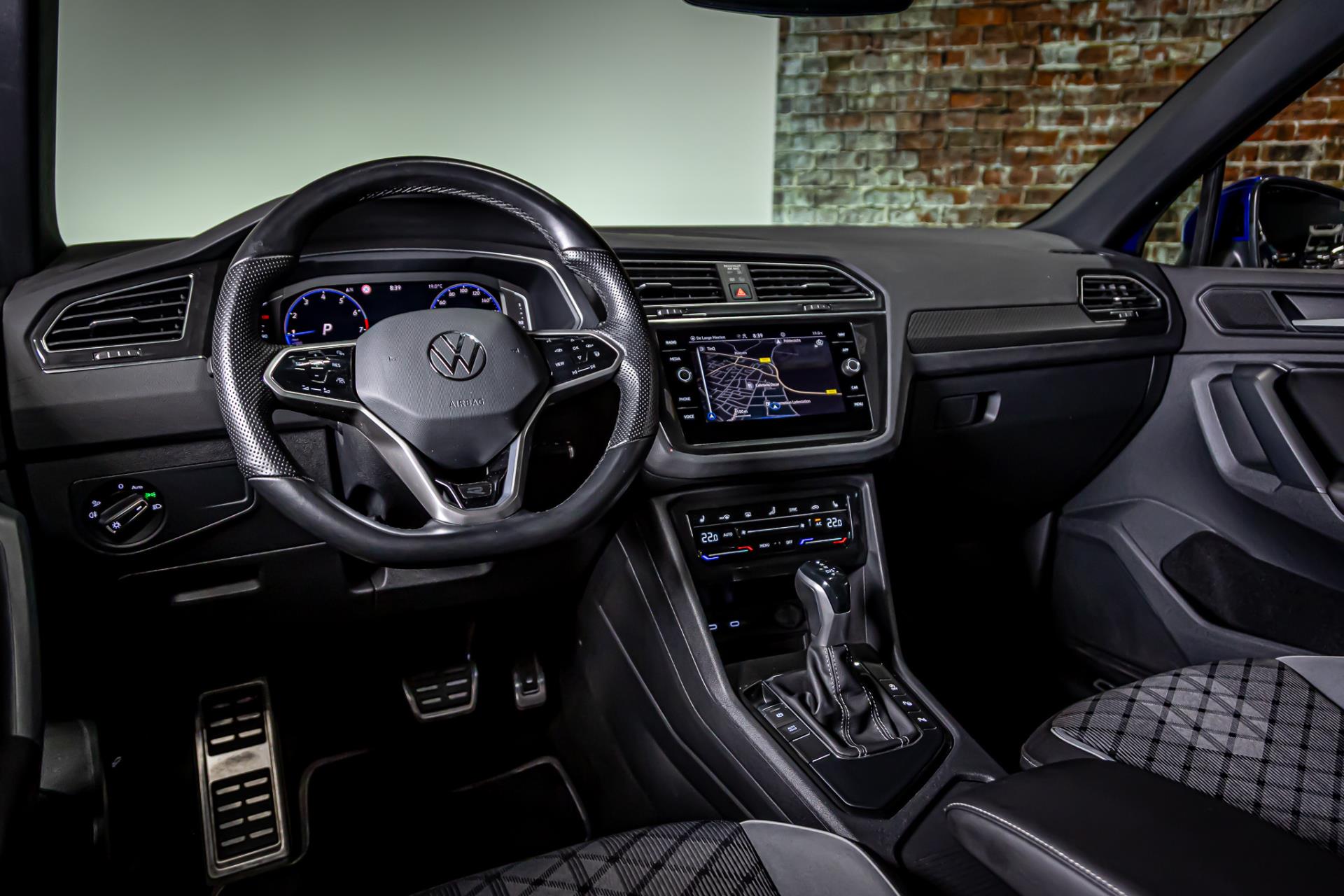 Volkswagen Tiguan 1.5 TSI R-Line I Uitklapbare trekhaak I Stuur & Stoel verwarming 48525545-17.jpg | Autobedrijf van Geel