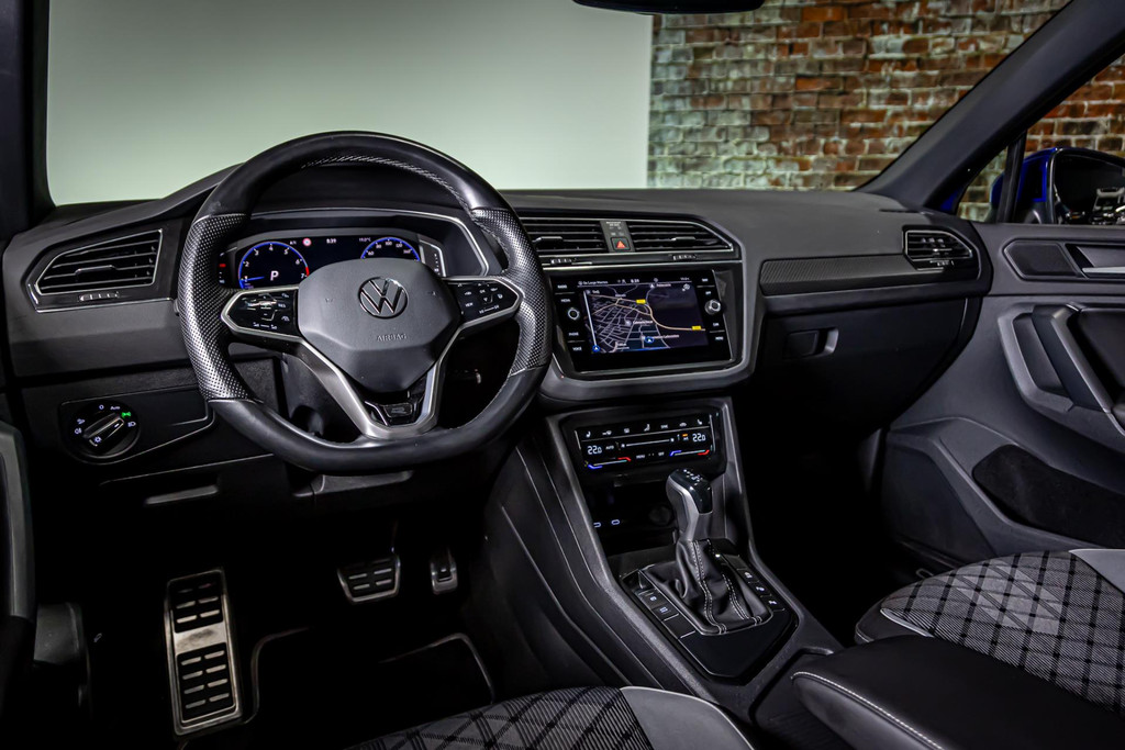 Volkswagen Tiguan 1.5 TSI R-Line I Uitklapbare trekhaak I Stuur & Stoel verwarming 48525545-17.jpg | Autobedrijf van Geel