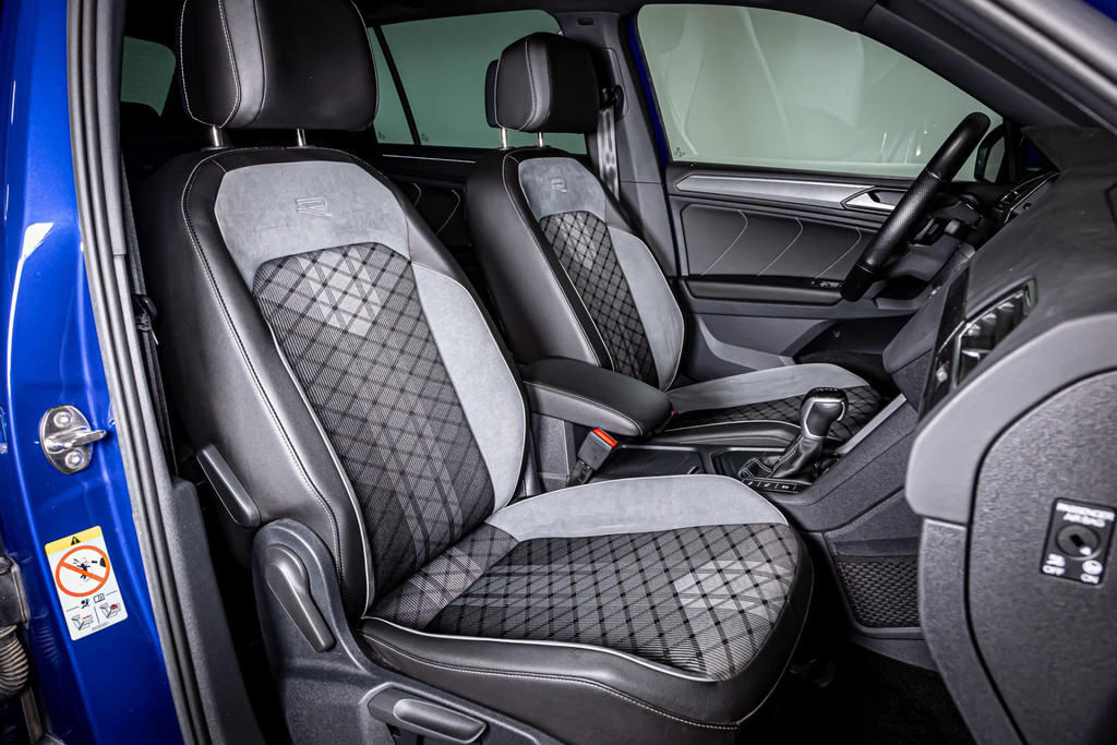 Volkswagen Tiguan 1.5 TSI R-Line I Uitklapbare trekhaak I Stuur & Stoel verwarming 48525545-18.jpg | Autobedrijf van Geel