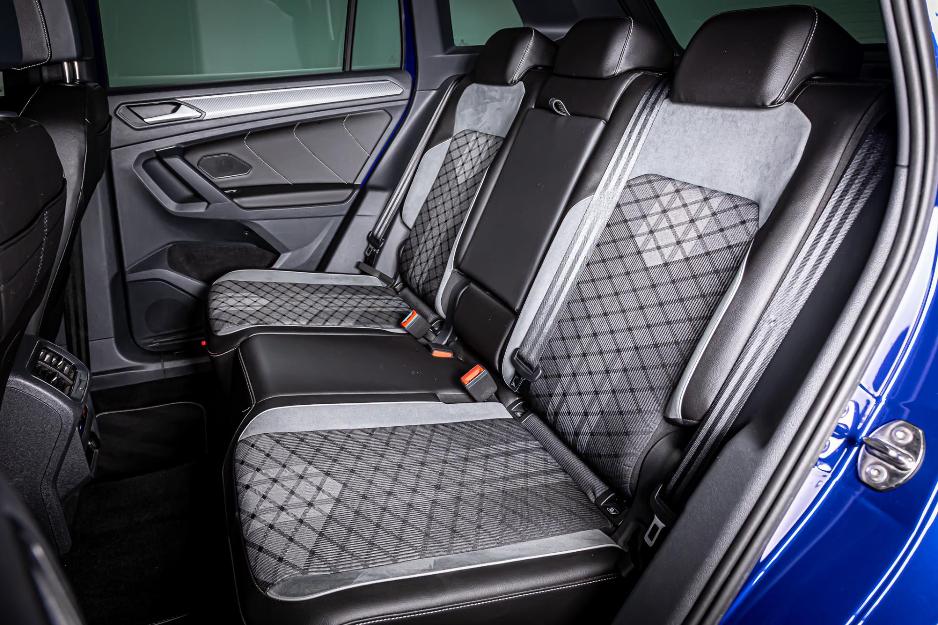 Volkswagen Tiguan 1.5 TSI R-Line I Uitklapbare trekhaak I Stuur & Stoel verwarming 48525545-19.jpg | Autobedrijf van Geel