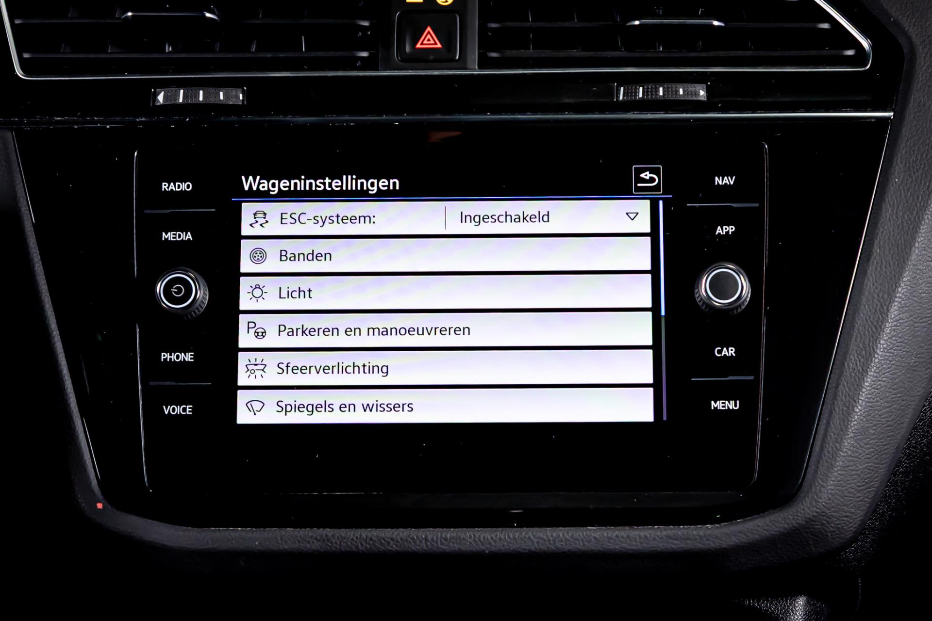 Volkswagen Tiguan 1.5 TSI R-Line I Uitklapbare trekhaak I Stuur & Stoel verwarming 48525545-27.jpg | Autobedrijf van Geel