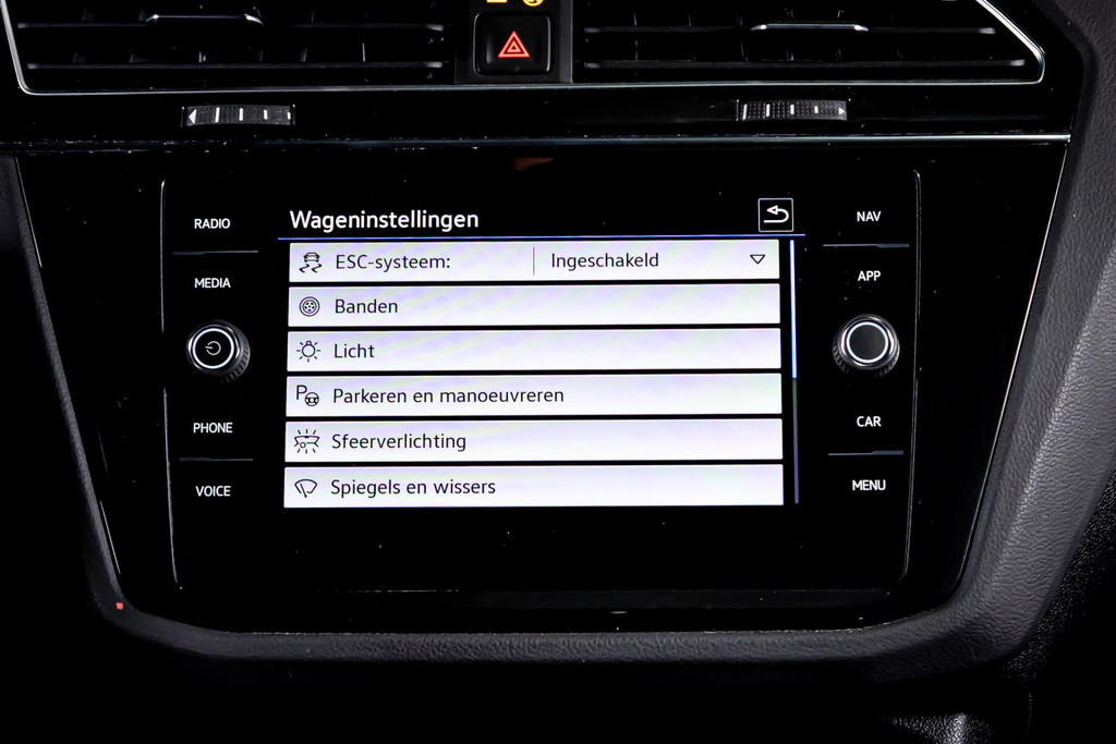 Volkswagen Tiguan 1.5 TSI R-Line I Uitklapbare trekhaak I Stuur & Stoel verwarming 48525545-27.jpg | Autobedrijf van Geel