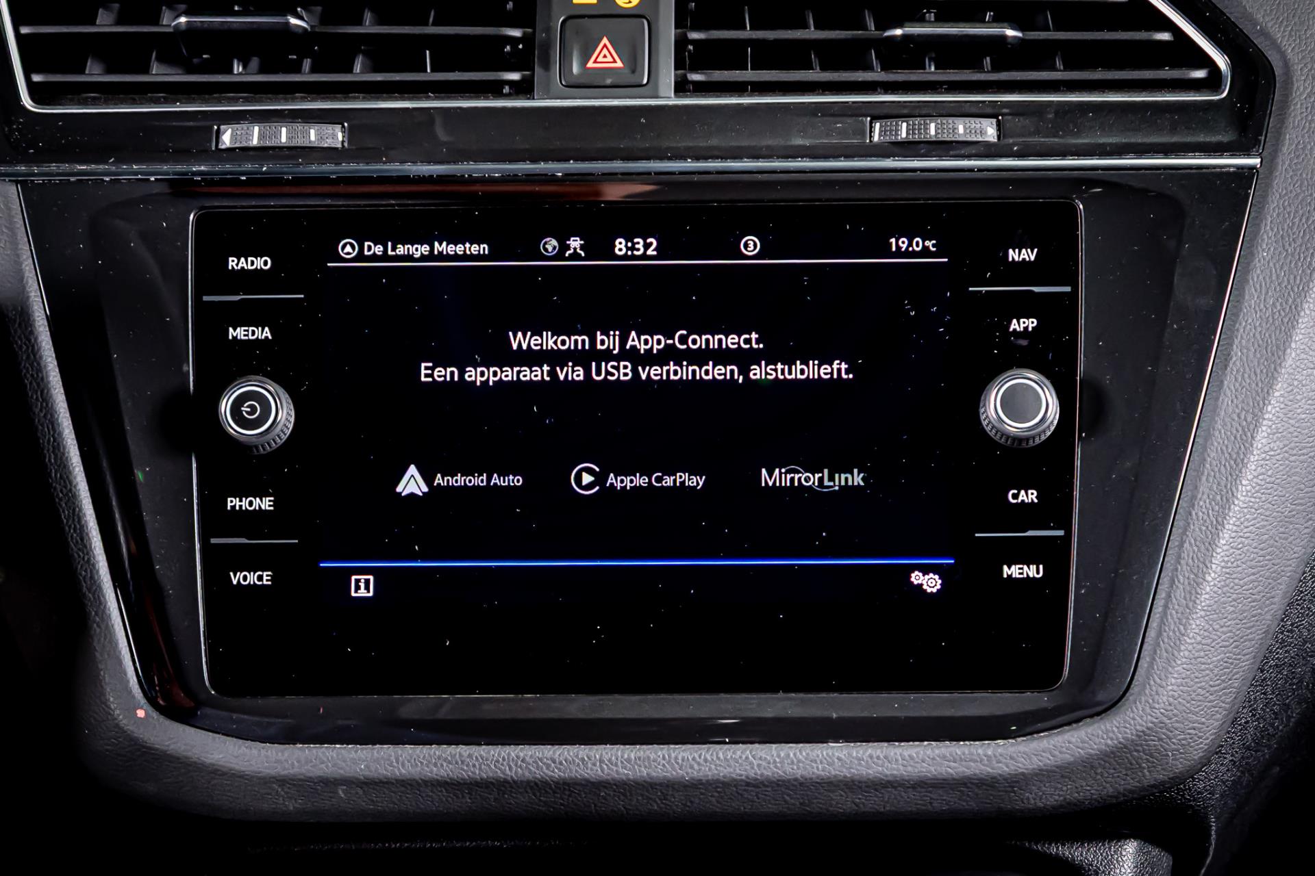 Volkswagen Tiguan 1.5 TSI R-Line I Uitklapbare trekhaak I Stuur & Stoel verwarming 48525545-28.jpg | Autobedrijf van Geel