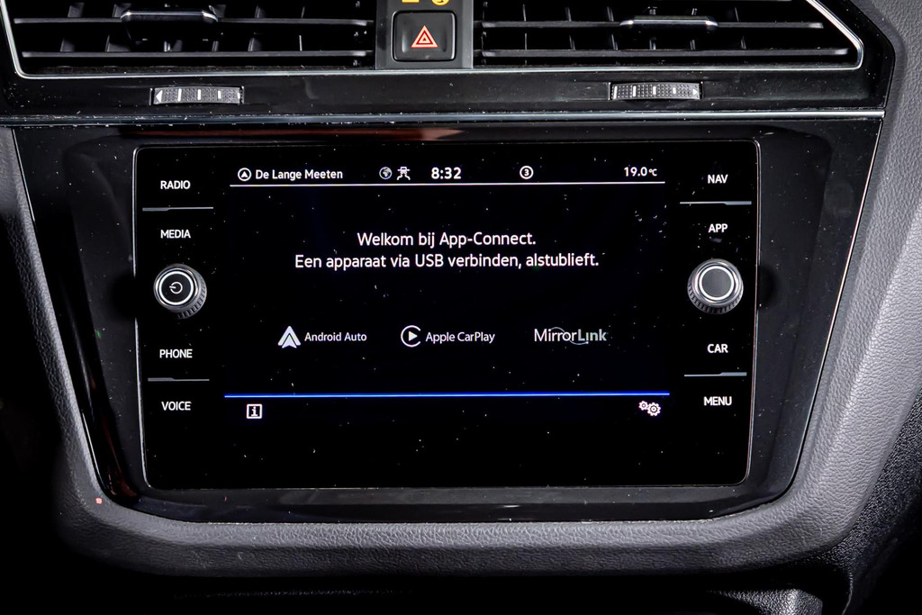 Volkswagen Tiguan 1.5 TSI R-Line I Uitklapbare trekhaak I Stuur & Stoel verwarming 48525545-28.jpg | Autobedrijf van Geel