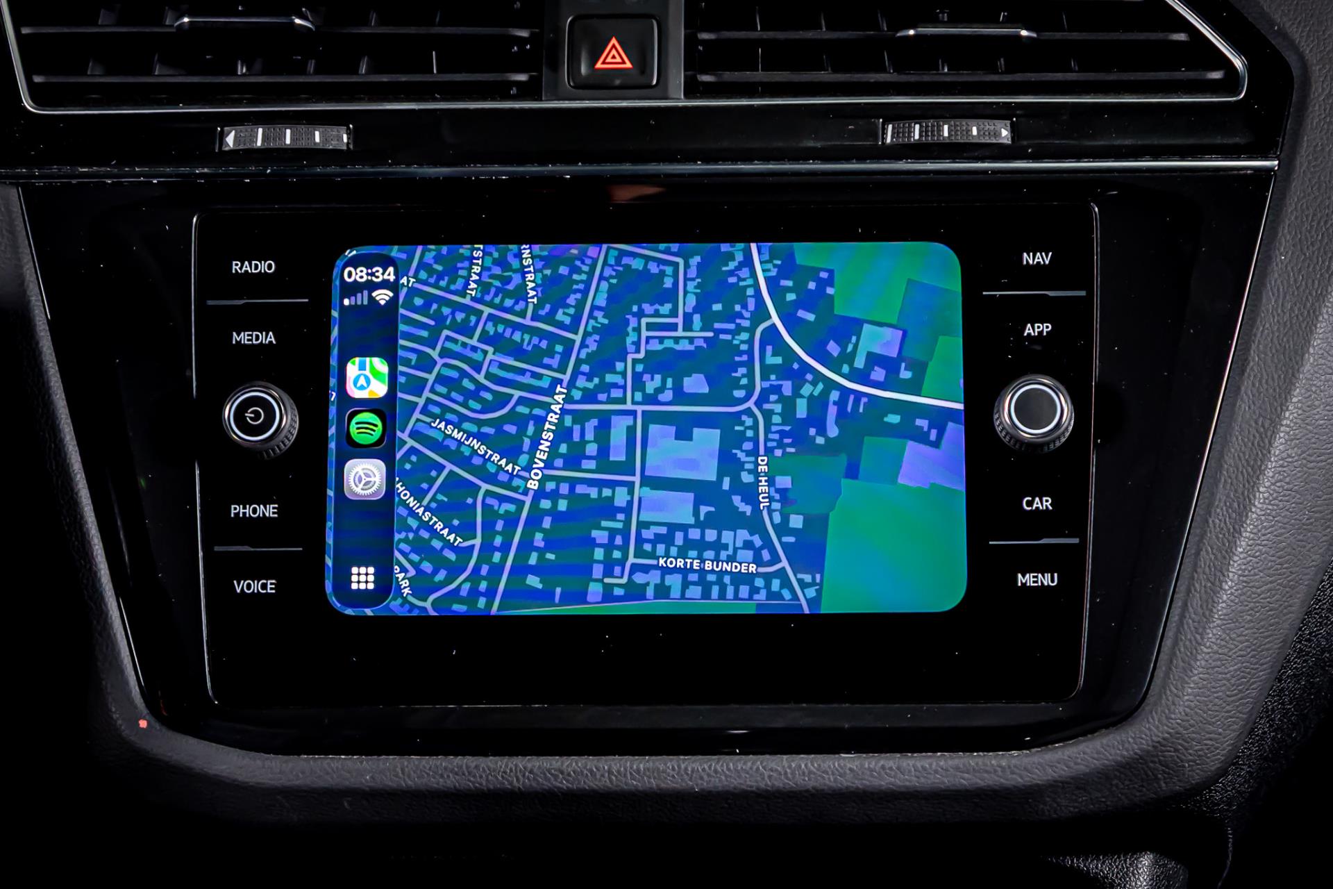 Volkswagen Tiguan 1.5 TSI R-Line I Uitklapbare trekhaak I Stuur & Stoel verwarming 48525545-29.jpg | Autobedrijf van Geel