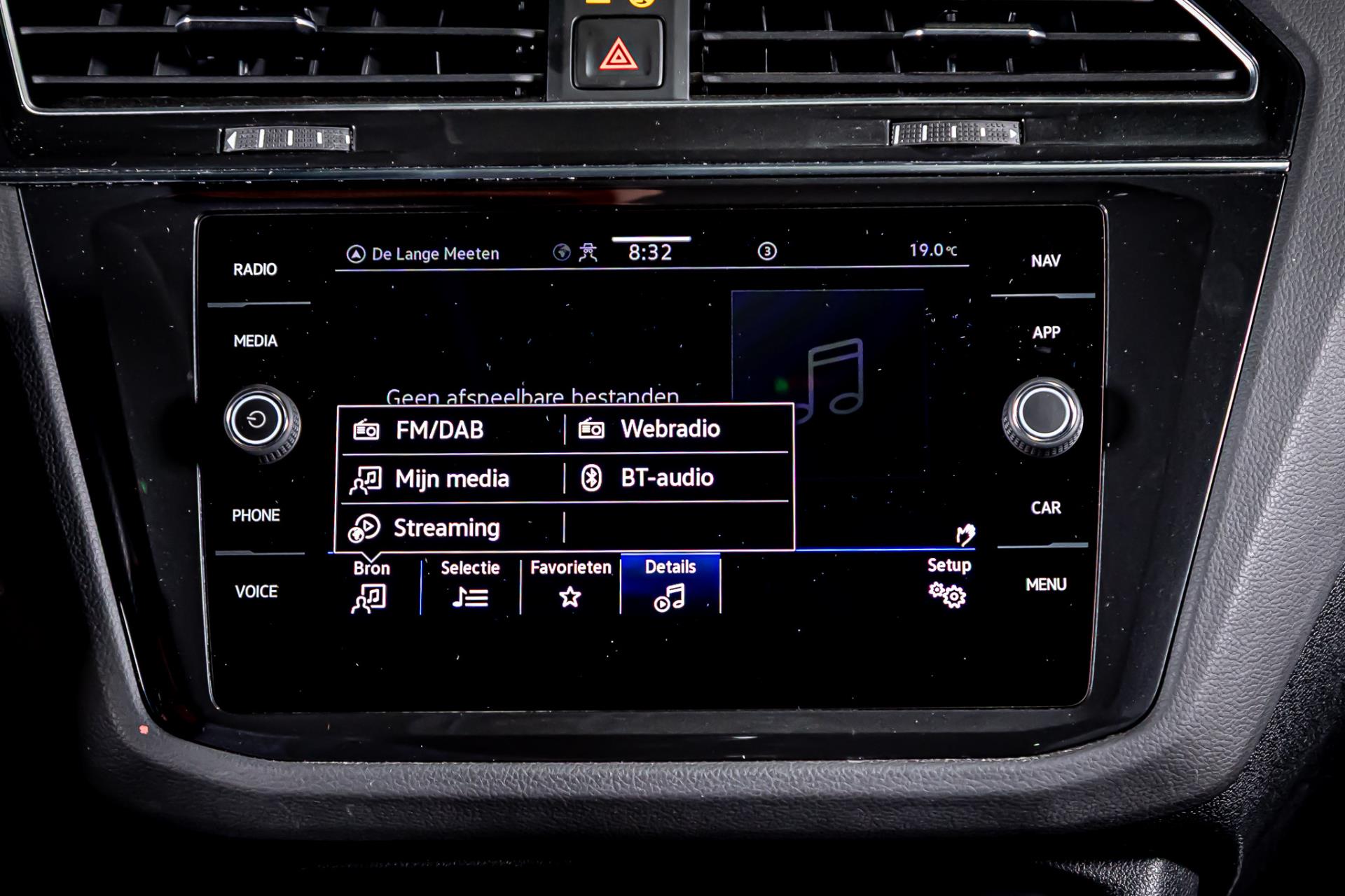 Volkswagen Tiguan 1.5 TSI R-Line I Uitklapbare trekhaak I Stuur & Stoel verwarming 48525545-30.jpg | Autobedrijf van Geel