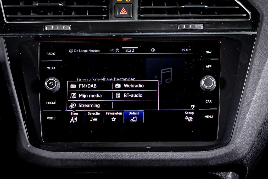 Volkswagen Tiguan 1.5 TSI R-Line I Uitklapbare trekhaak I Stuur & Stoel verwarming 48525545-30.jpg | Autobedrijf van Geel