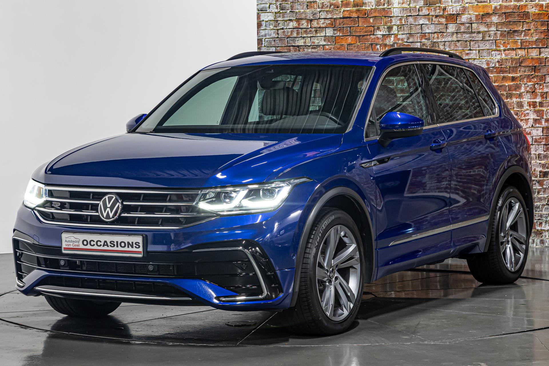Volkswagen Tiguan 1.5 TSI R-Line I Uitklapbare trekhaak I Stuur & Stoel verwarming 48525545-6.jpg | Autobedrijf van Geel