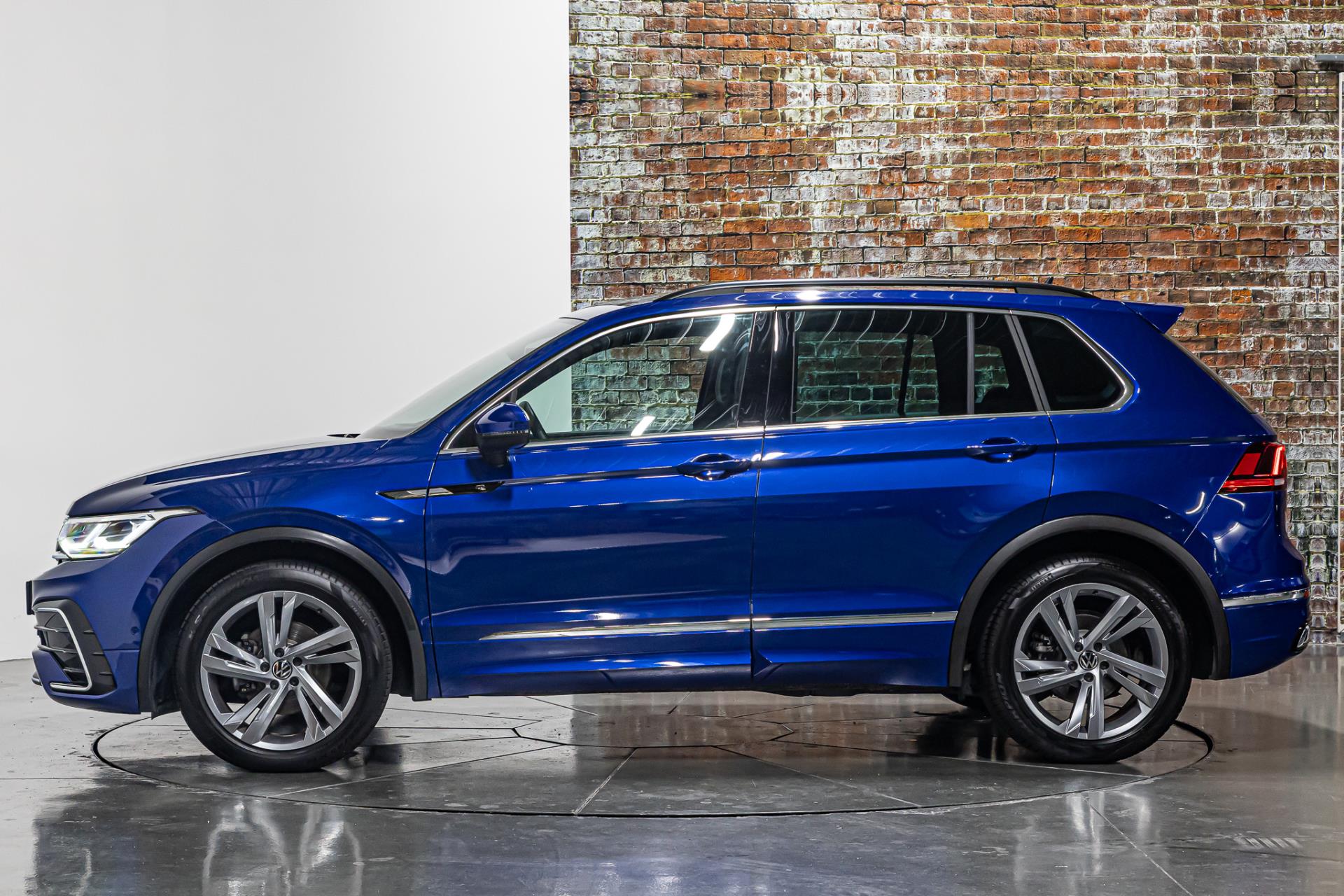 Volkswagen Tiguan 1.5 TSI R-Line I Uitklapbare trekhaak I Stuur & Stoel verwarming 48525545-8.jpg | Autobedrijf van Geel