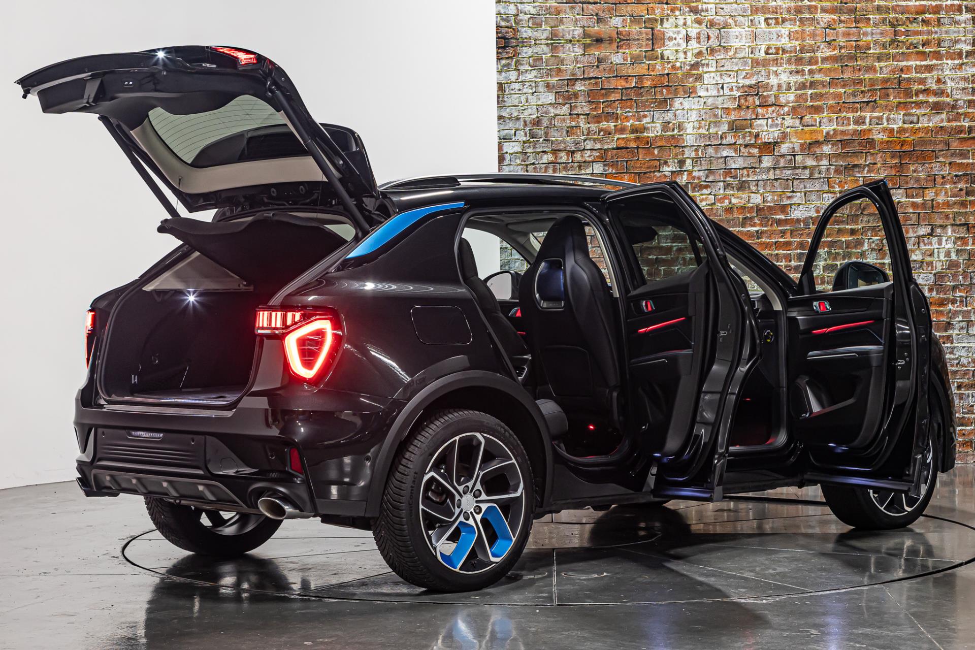 Lynk & Co 01 1.5 I Afneembare trekhaak I Schuif/kantel dak I Plug in 48592921-10.jpg | Autobedrijf van Geel