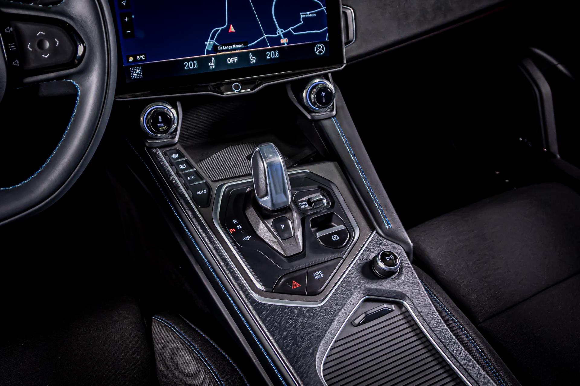 Lynk & Co 01 1.5 I Afneembare trekhaak I Schuif/kantel dak I Plug in 48592921-16.jpg | Autobedrijf van Geel