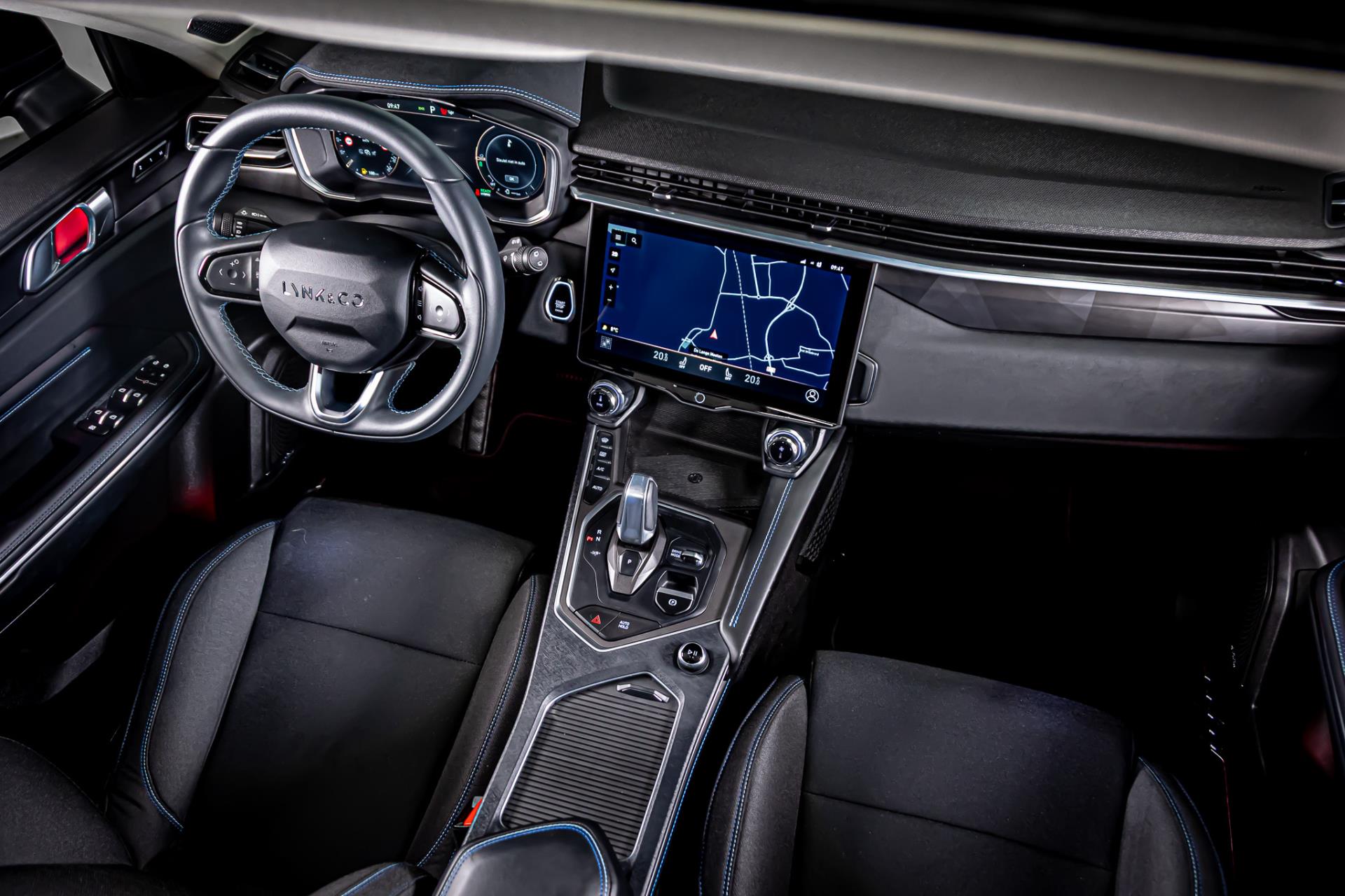 Lynk & Co 01 1.5 I Afneembare trekhaak I Schuif/kantel dak I Plug in 48592921-2.jpg | Autobedrijf van Geel