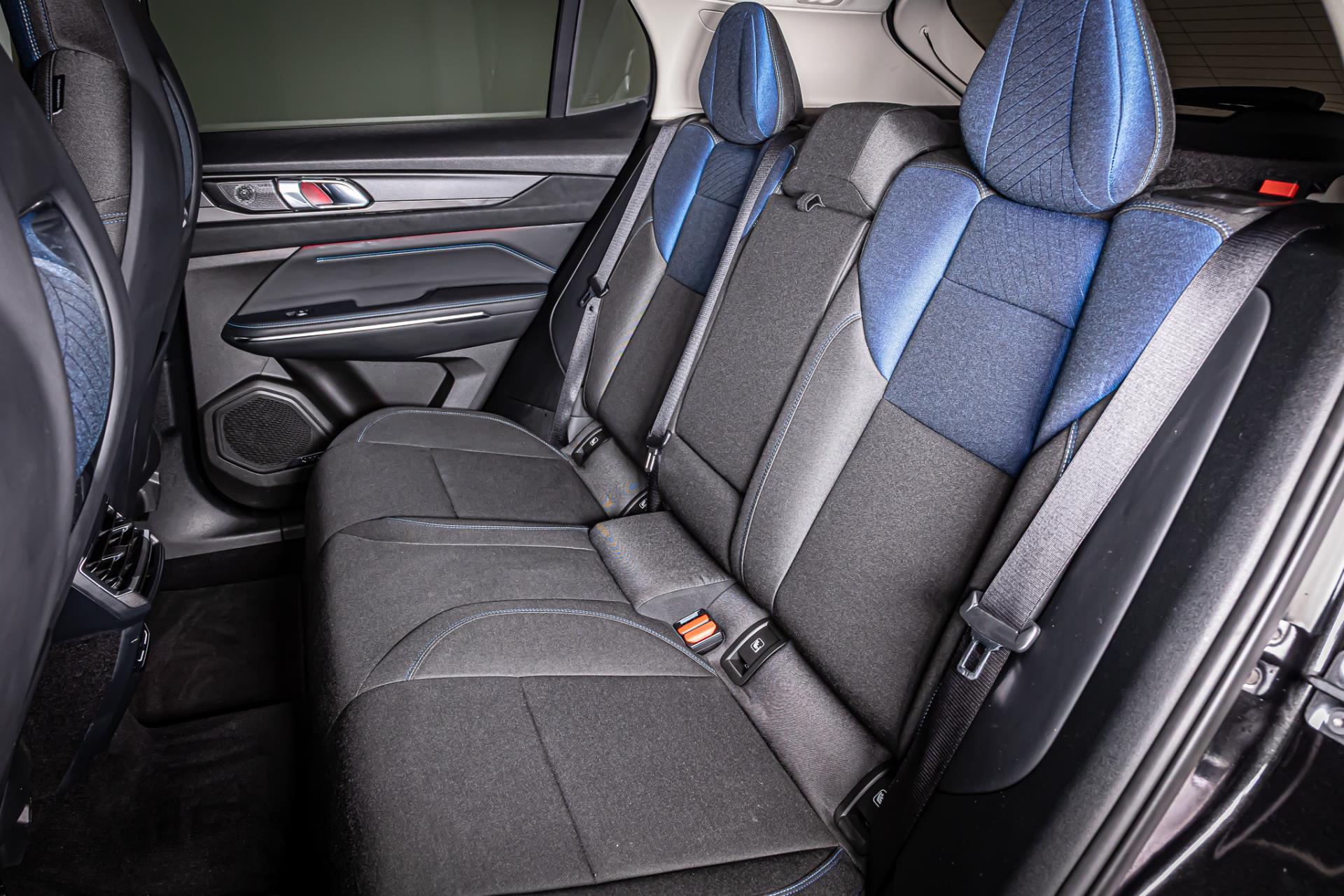 Lynk & Co 01 1.5 I Afneembare trekhaak I Schuif/kantel dak I Plug in 48592921-20.jpg | Autobedrijf van Geel