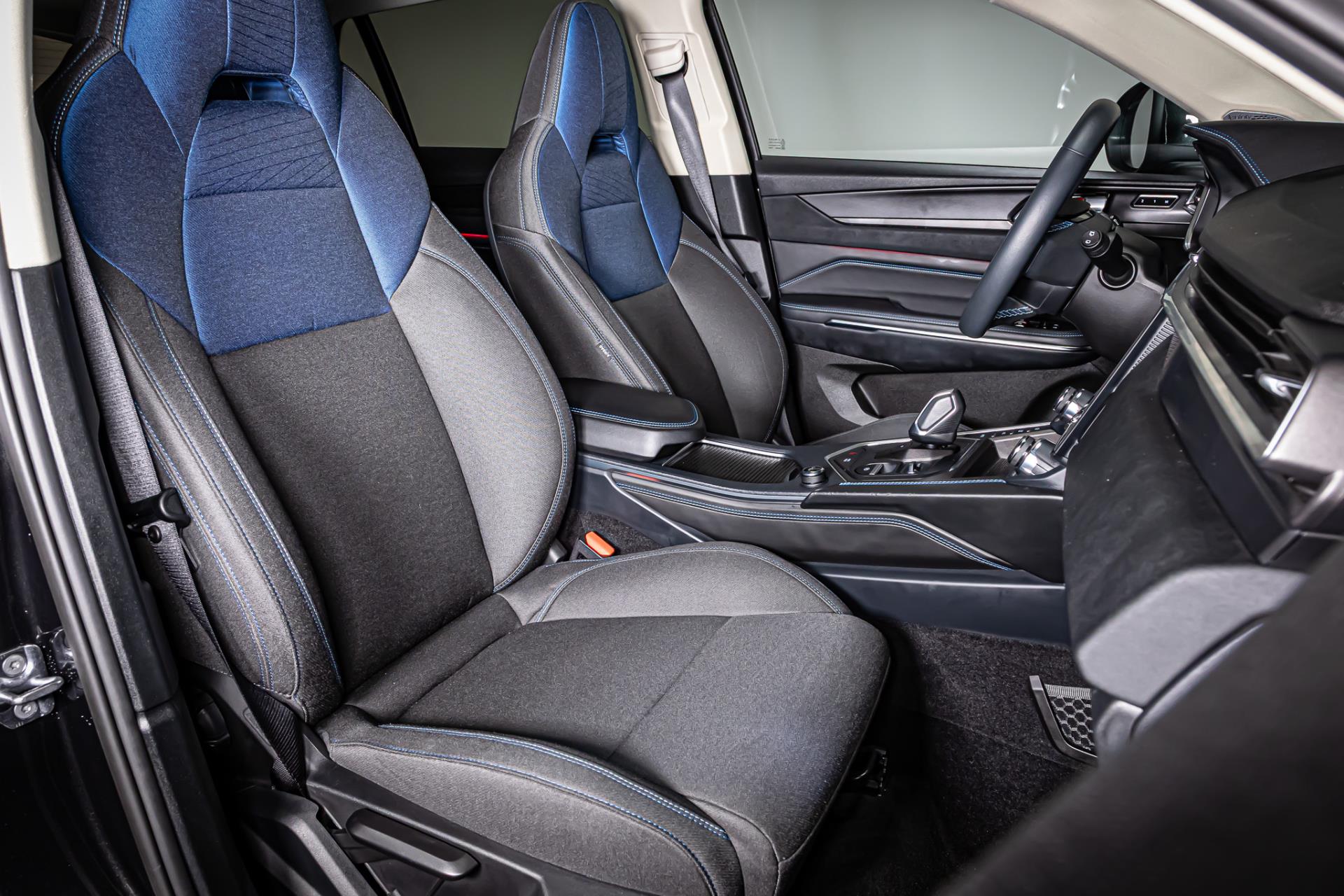 Lynk & Co 01 1.5 I Afneembare trekhaak I Schuif/kantel dak I Plug in 48592921-22.jpg | Autobedrijf van Geel