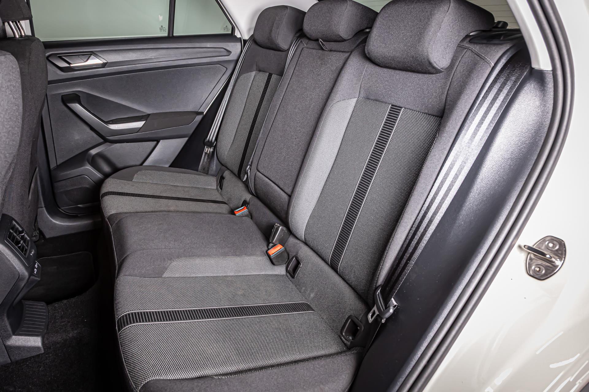 Volkswagen T-Roc 1.5 TSI Life Business I Afneembare trekhaak I Stoelverwarming 48656063-21.jpg | Autobedrijf van Geel