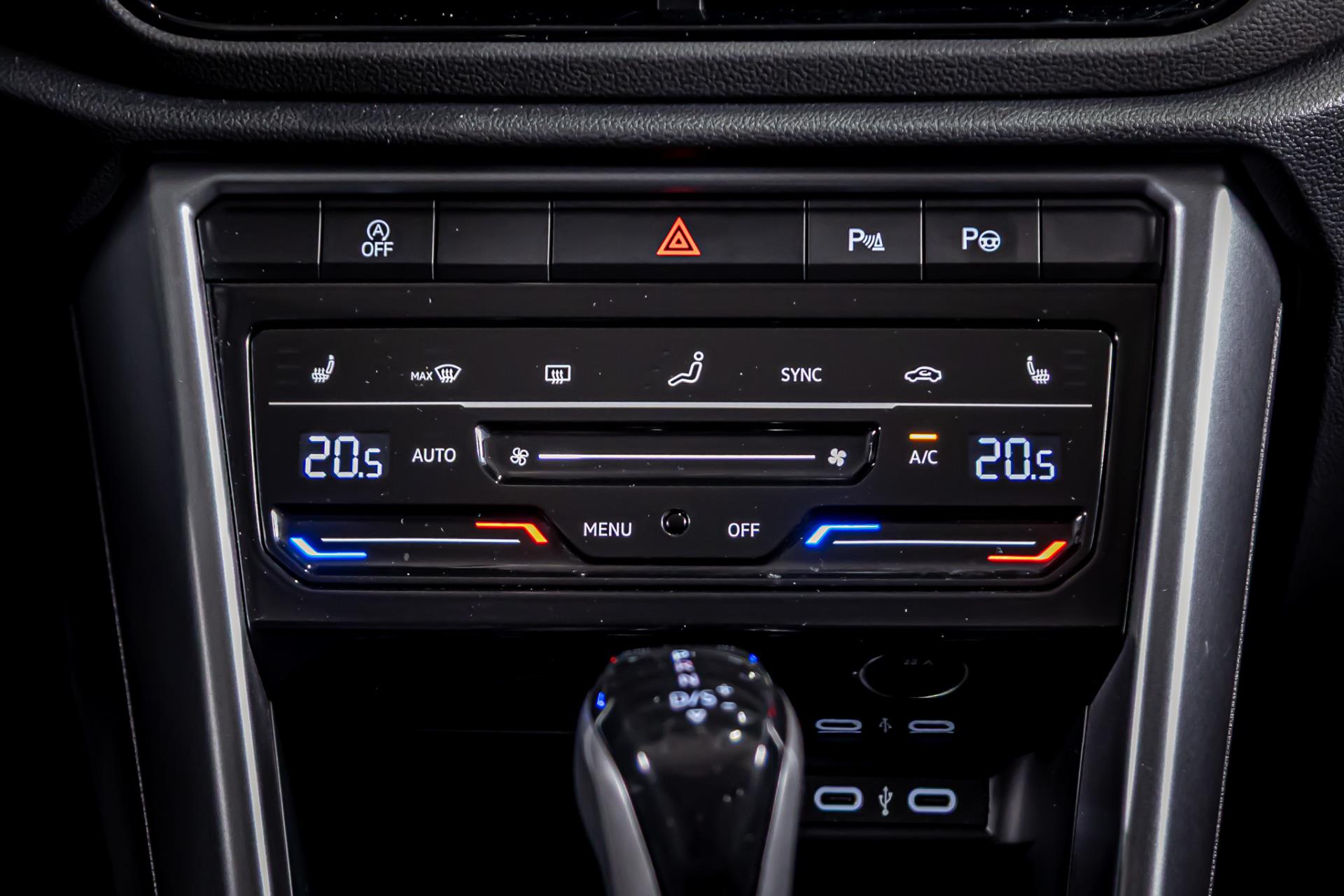 Volkswagen T-Roc 1.5 TSI Life Business I Afneembare trekhaak I Stoelverwarming 48656063-26.jpg | Autobedrijf van Geel