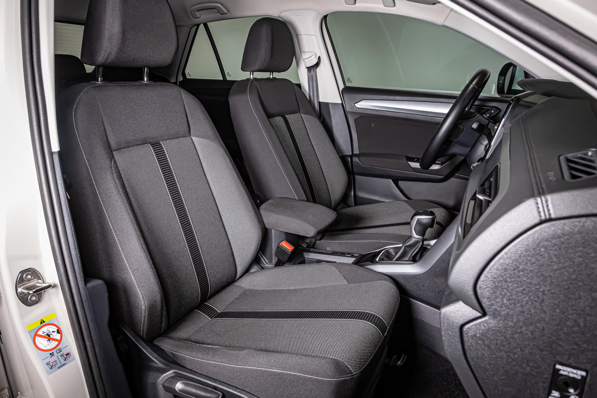 Volkswagen T-Roc 1.5 TSI Life Business I Afneembare trekhaak I Stoelverwarming 48656063-3.jpg | Autobedrijf van Geel