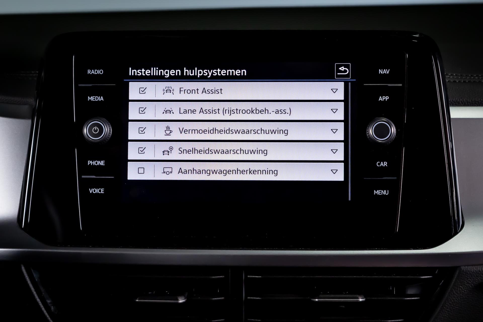 Volkswagen T-Roc 1.5 TSI Life Business I Afneembare trekhaak I Stoelverwarming 48656063-30.jpg | Autobedrijf van Geel