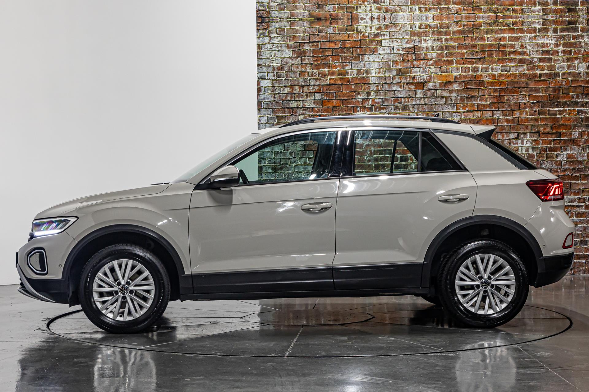 Volkswagen T-Roc 1.5 TSI Life Business I Afneembare trekhaak I Stoelverwarming 48656063-7.jpg | Autobedrijf van Geel