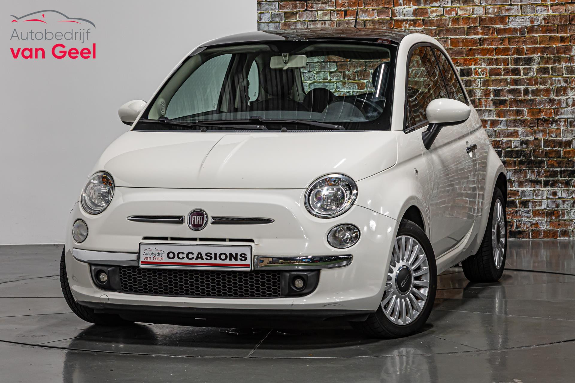 Fiat 500 0.9 TwinAir Lounge I Panorama dak I Airco 49284742-0.jpg | Autobedrijf van Geel