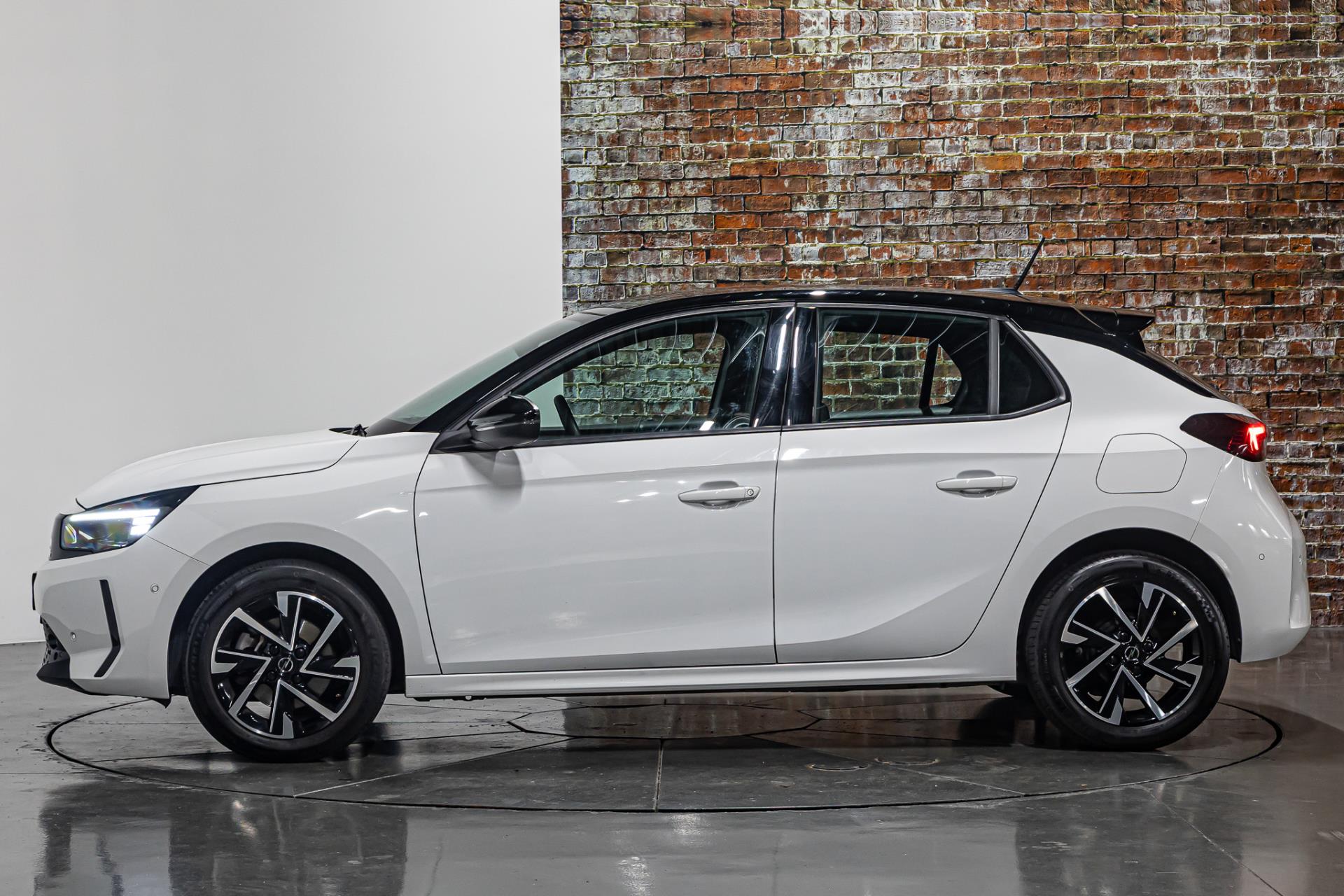 Opel Corsa 1.2 Turbo GS I Stuur&stoel verwarming I Apple carplay 49284804-12.jpg | Autobedrijf van Geel